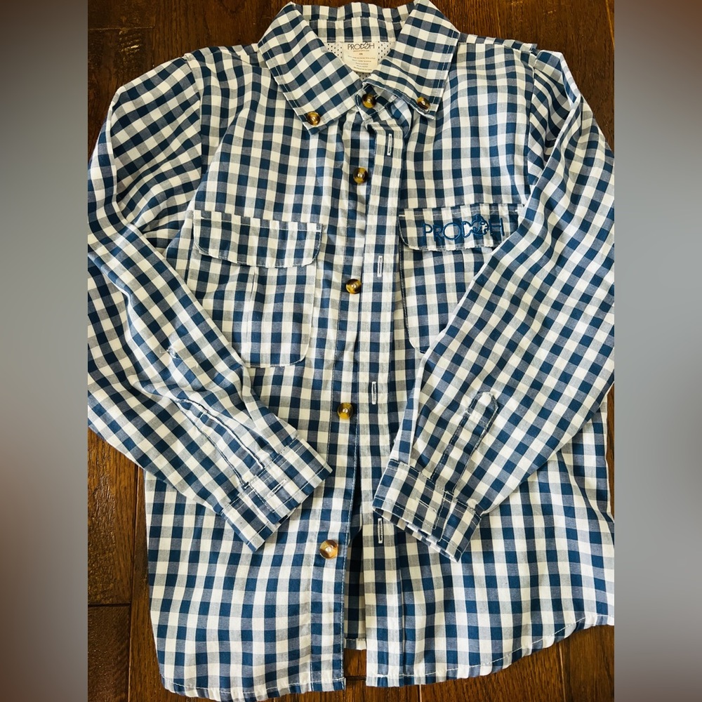Boys Prodoh Fishing shirt 🎣 size Small/8. Navy gingham. Perfect for the 4th!